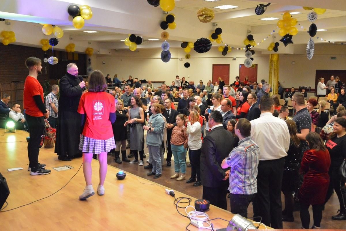 Spotkanie opłatkowe i bal osób niepełnosprawnych i przyjaciół