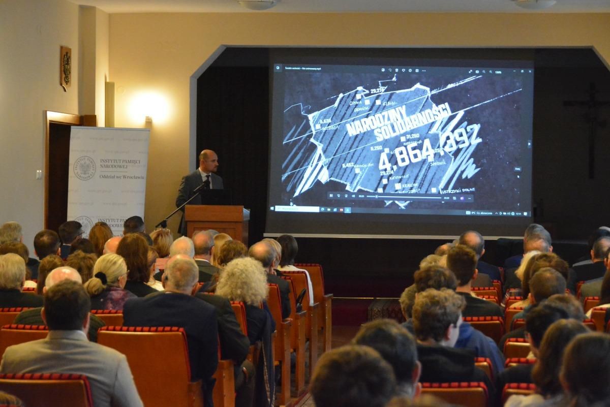 "W obronie Solidarności" - konferencja IPN w rocznicę stanu wojennego