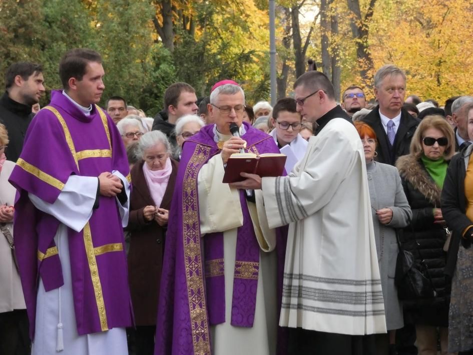 Modlitwa za zmarłych w Legnicy