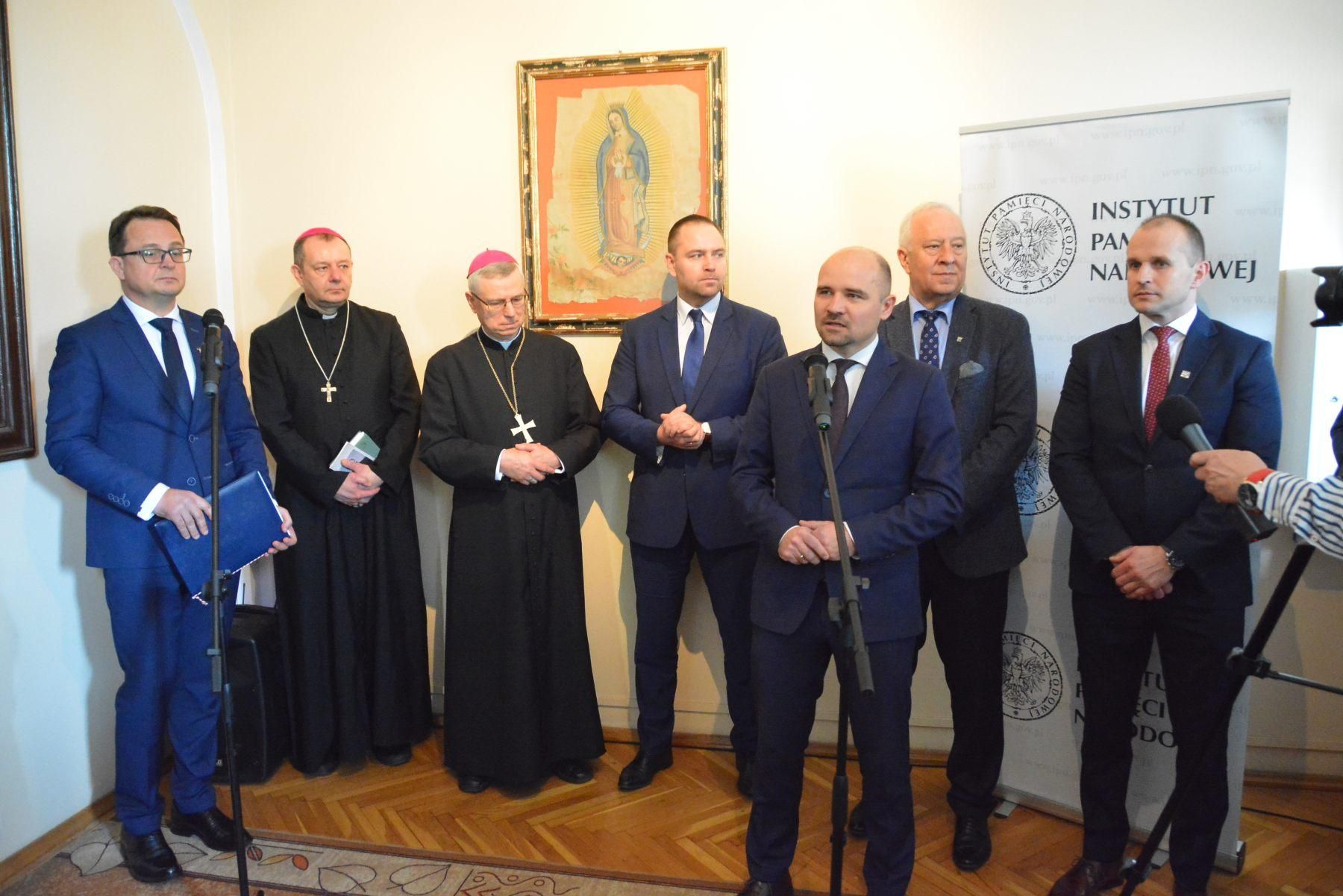 Przystanek Historia im. ks. Jerzego Popiełuszki otwarto w Legnicy!