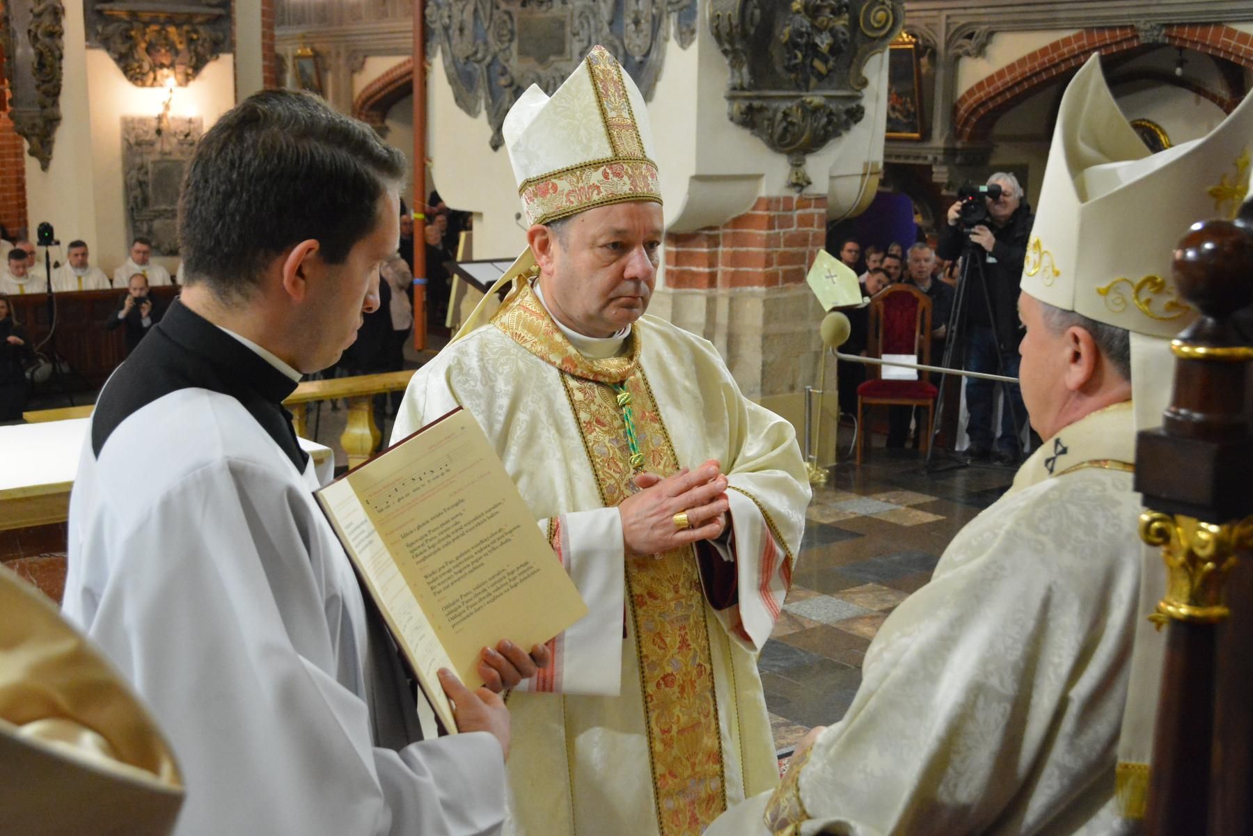 Sakra biskupia ks. Piotra Wawrzynka [FILM]