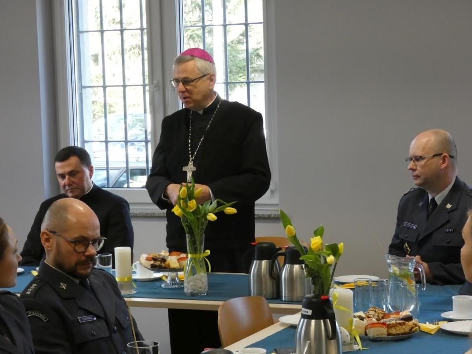 Pasterska wizyta wśród więźniów