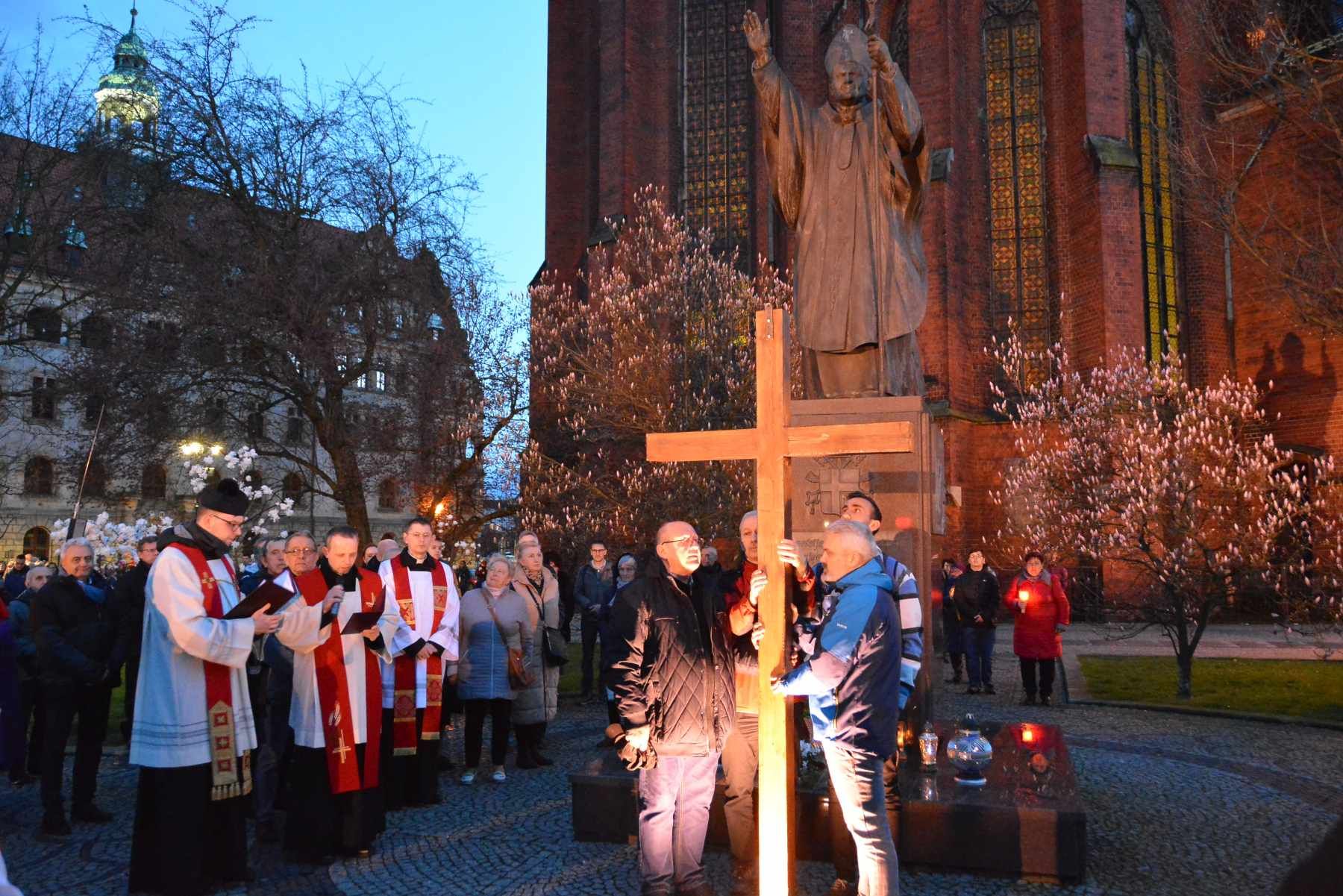 Miejska Droga Krzyżowa przeszła ulicami Legnicy.