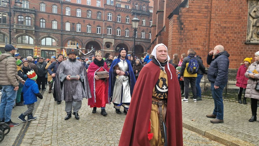 Ruszyli za gwiazdą. Orszak Trzech Króli w Legnicy.