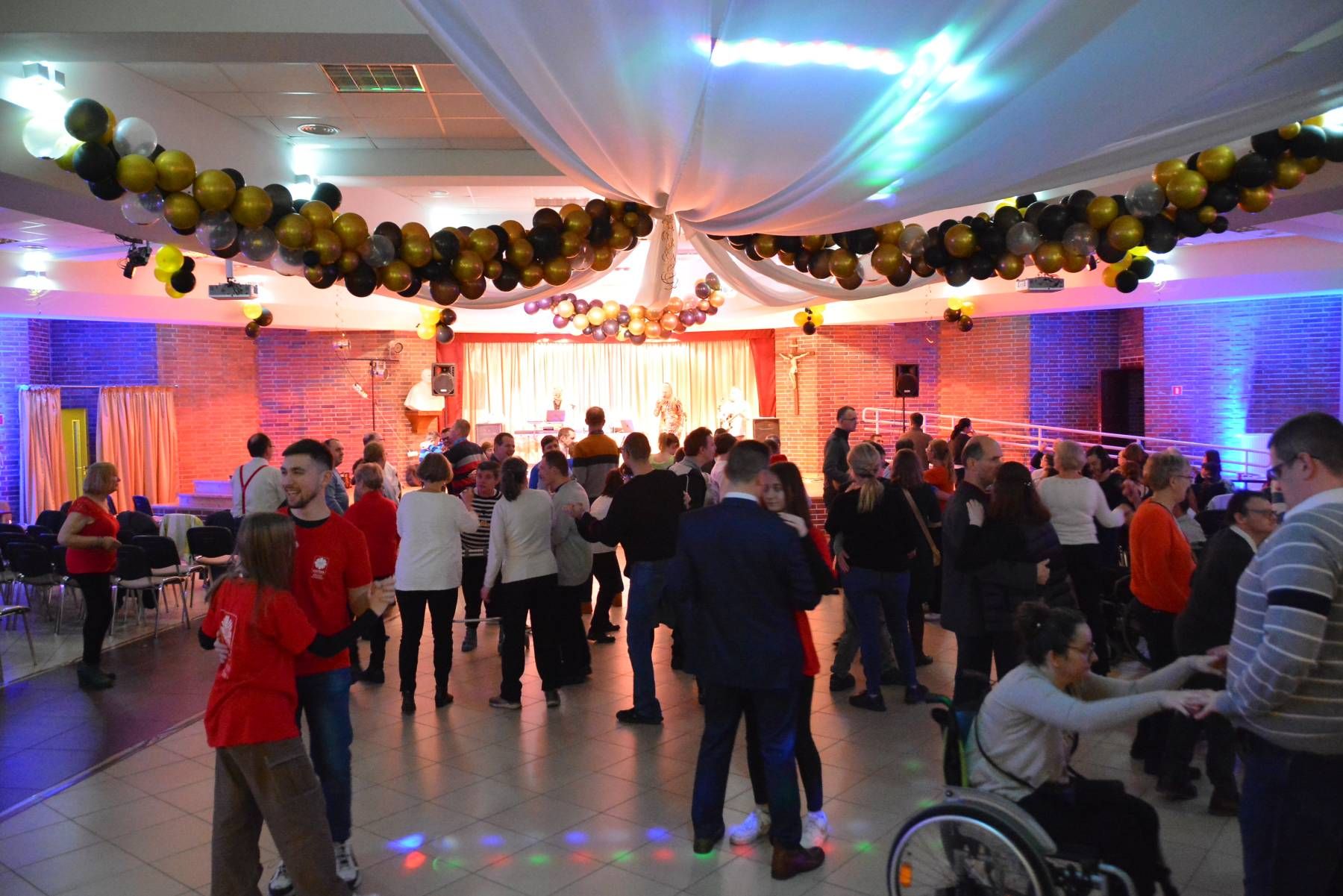 Świąteczno-sylwestrowy bal niepełnosprawnych