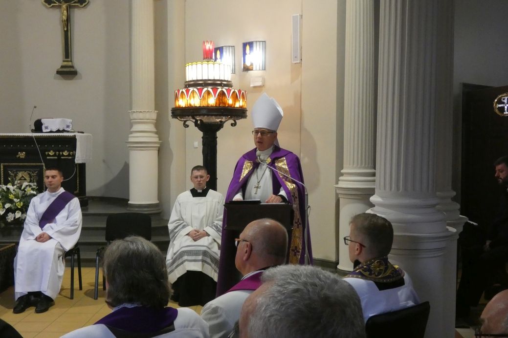 Modlitwa darem bezcennym. Nabożeństwo na legnickim cmentarzu