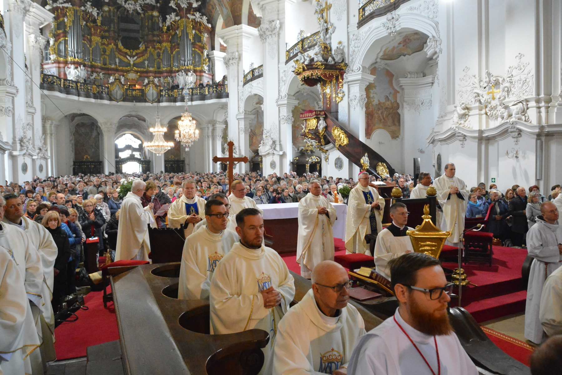 Żywy Różaniec w Krzeszowie