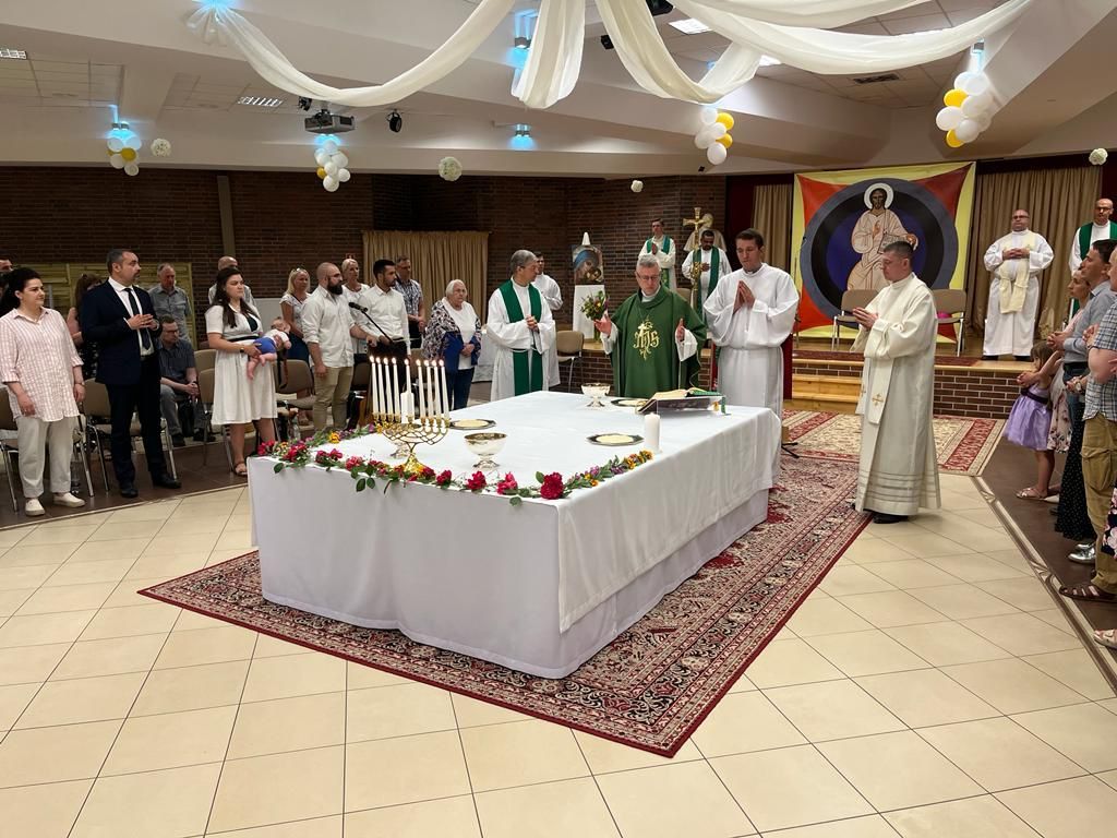 Biskup ze wspólnotami neokatechumenalnymi