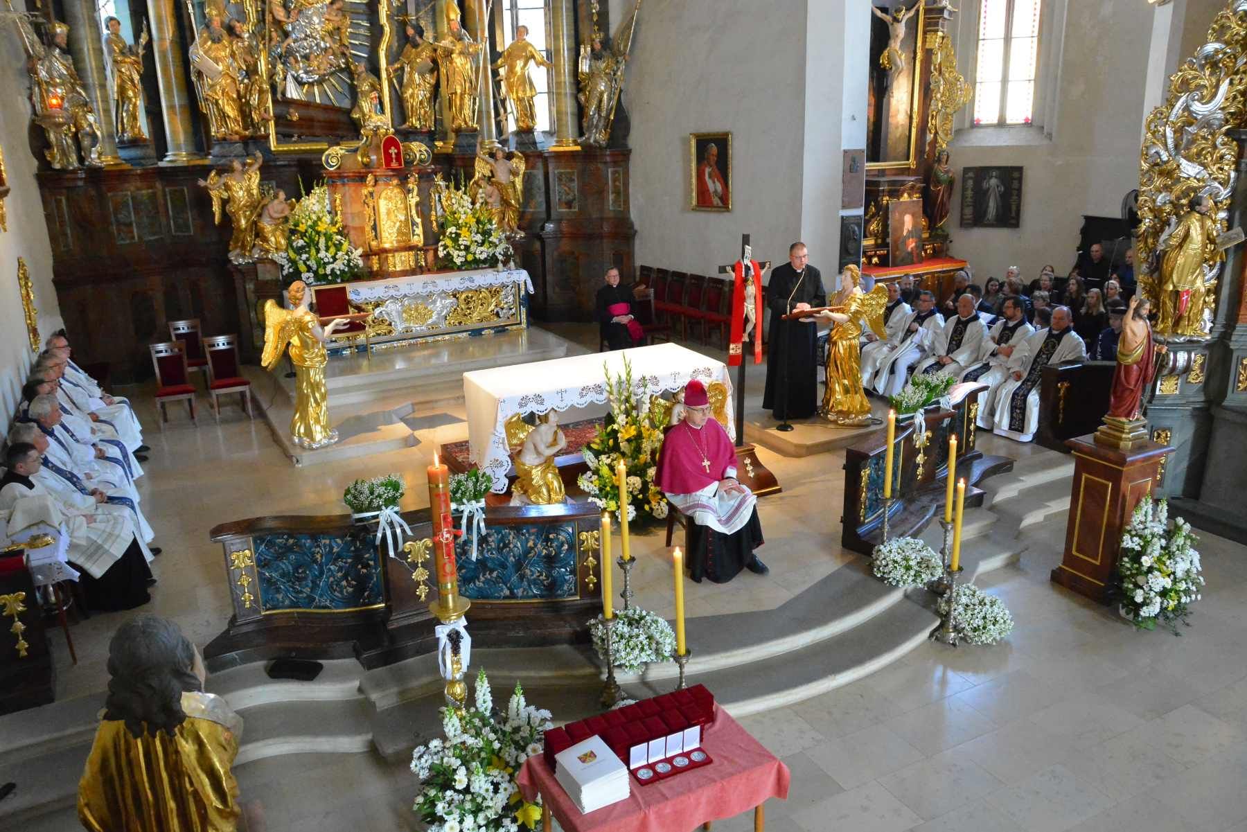 Medale 30-lecia diecezji w rejonie bolesławiecko-zgorzeleckim