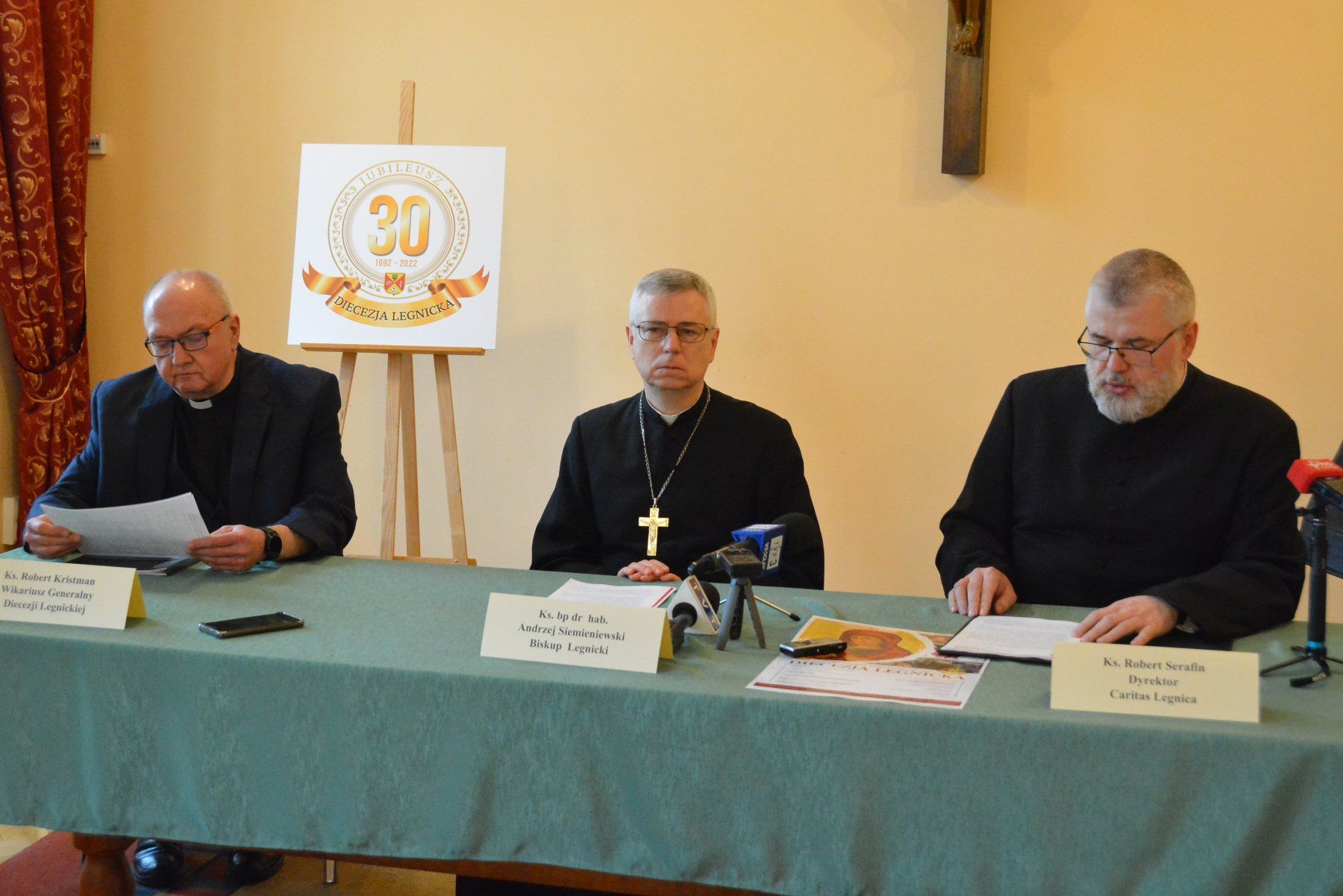 O pomocy dla uchodźców na konferencji prasowej