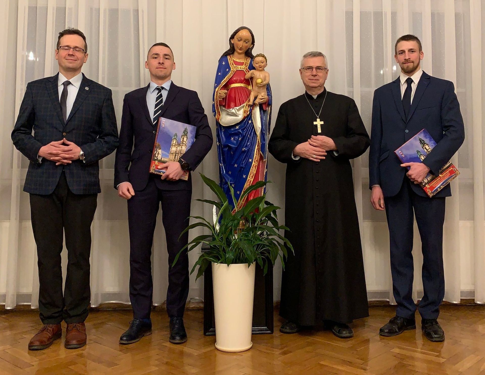 Biskup Legnicki nagrodził absolwentów Politechniki Wrocławskiej