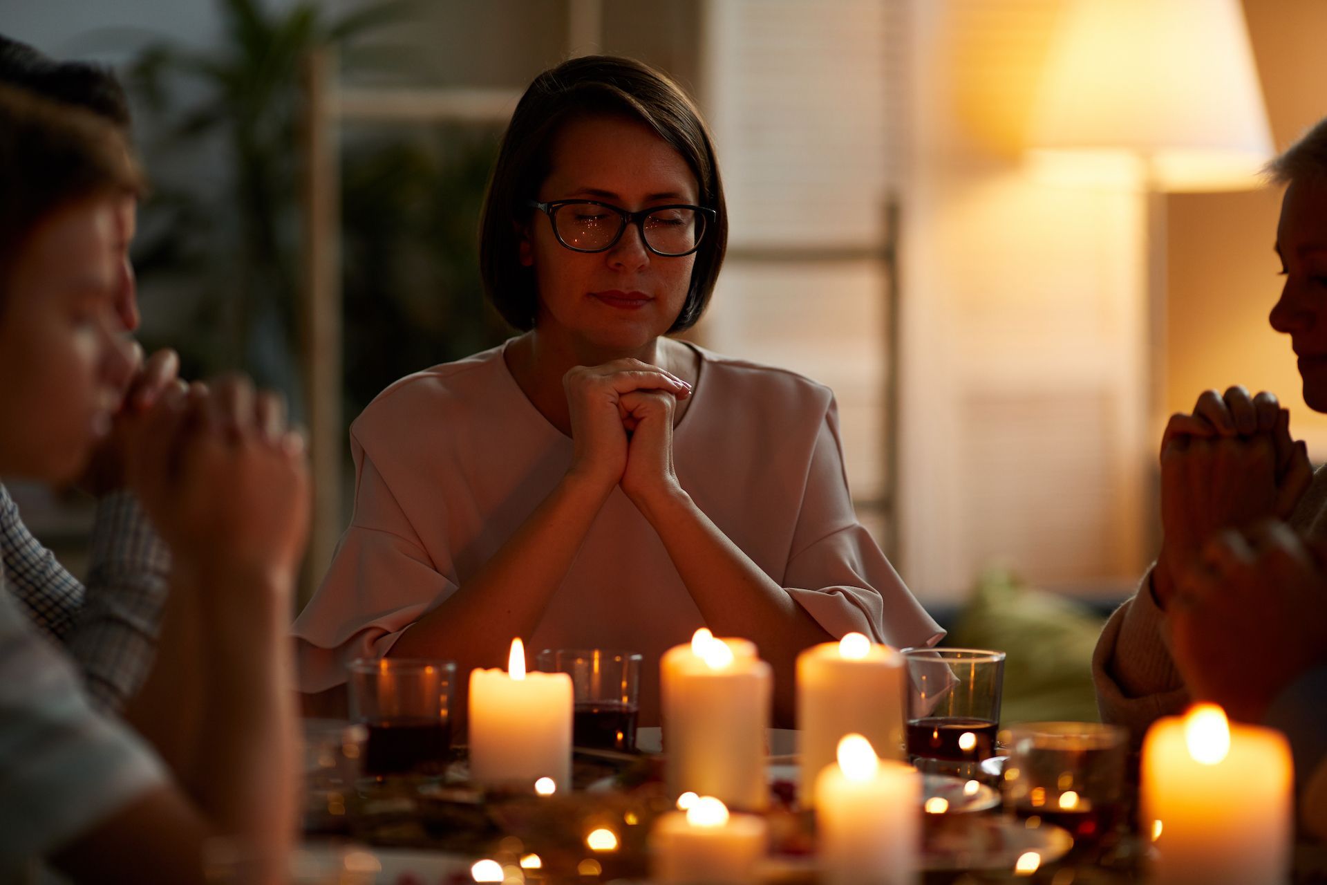 Obrzęd wigilijny w rodzinie