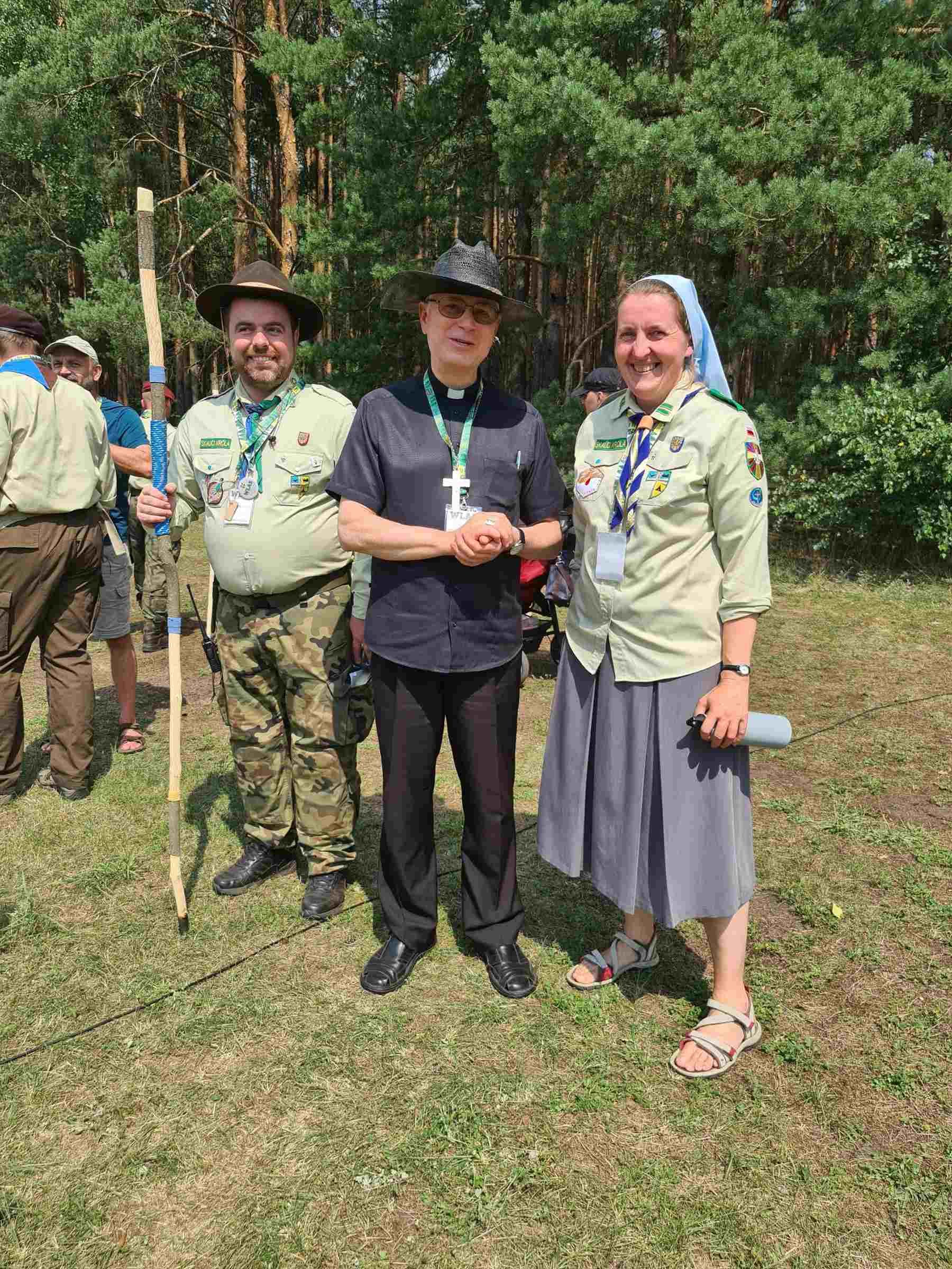 Biskup legnicki odwiedził Skautów Króla
