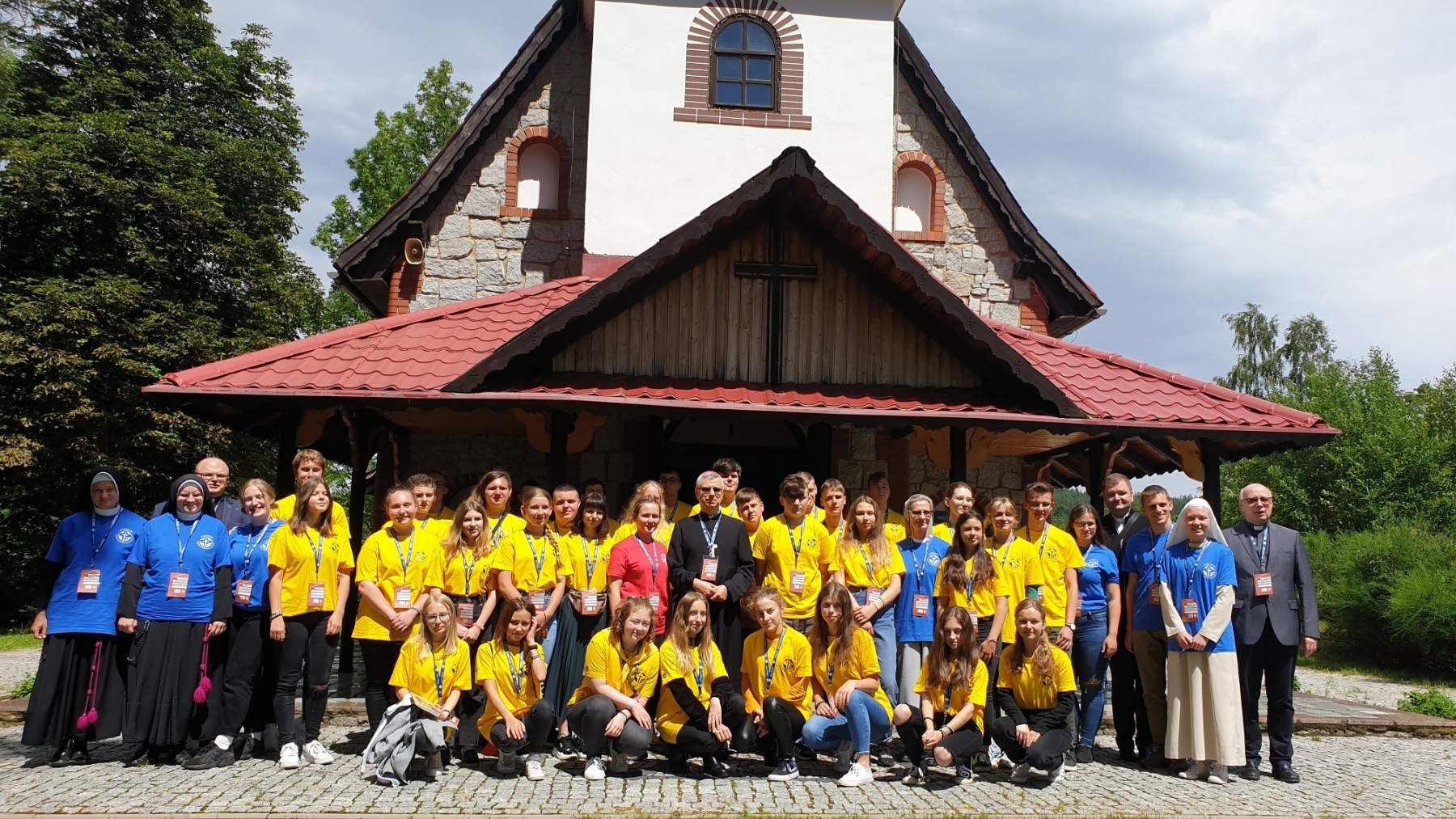 Biskup Legnicki odwiedził stypendystów FDNT
