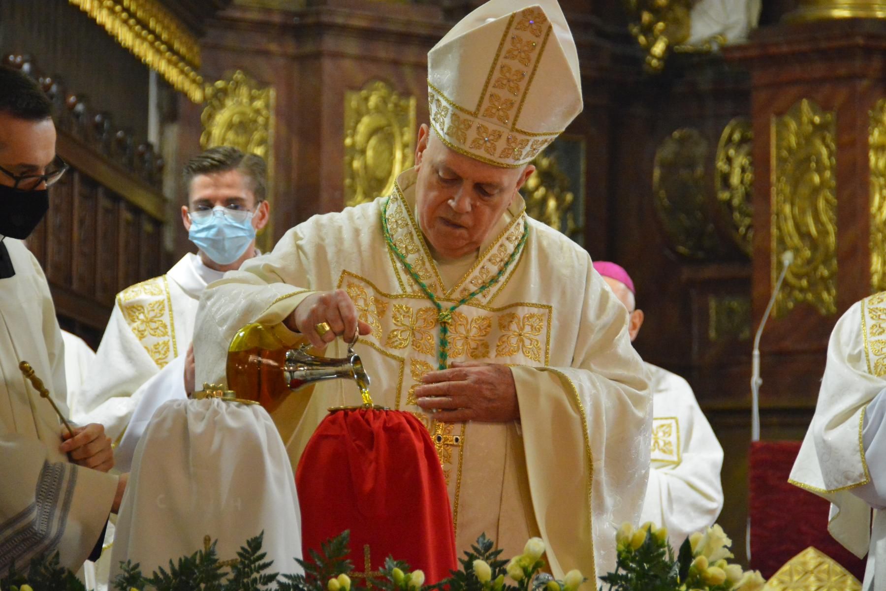 Msza Krzyżma inna niż zwykle [FILM]