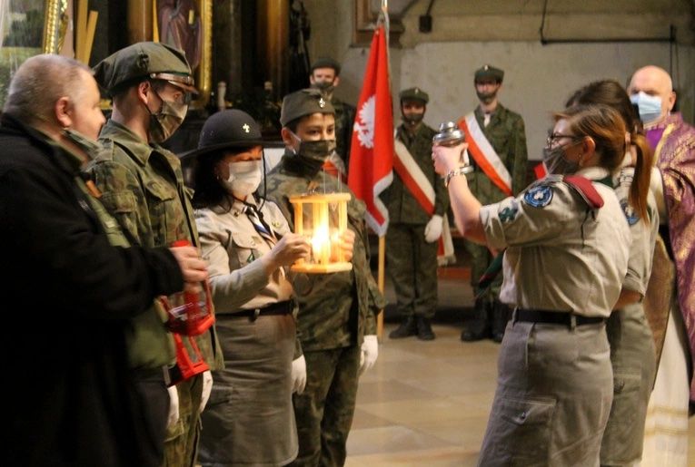 Betlejemskie Światło Pokoju w Legnicy