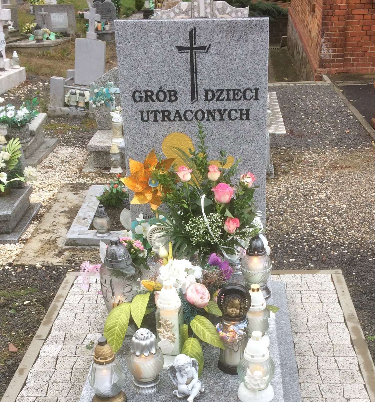 Olszyna. Modlitewne wtorki przy grobie Dzieci Utraconych