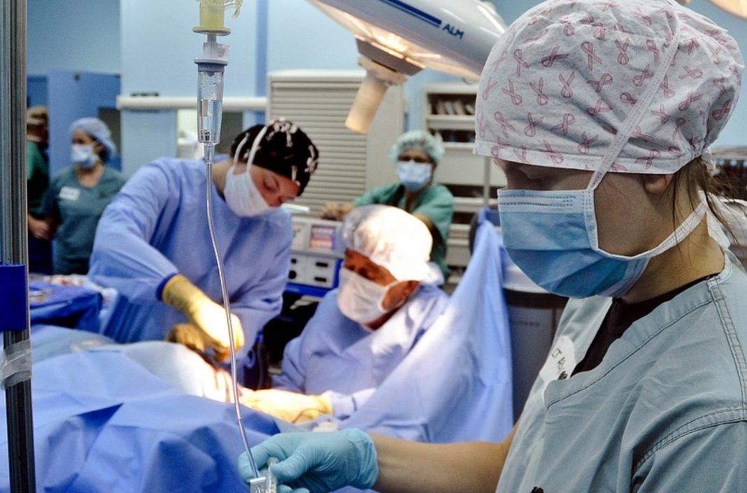 Przewodniczący Episkopatu dziękuje lekarzom za ofiarną pracę