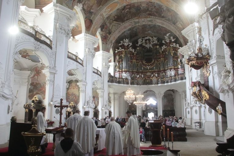 Pielgrzymka osób niepełnosprawnych w Krzeszowie [FILM]