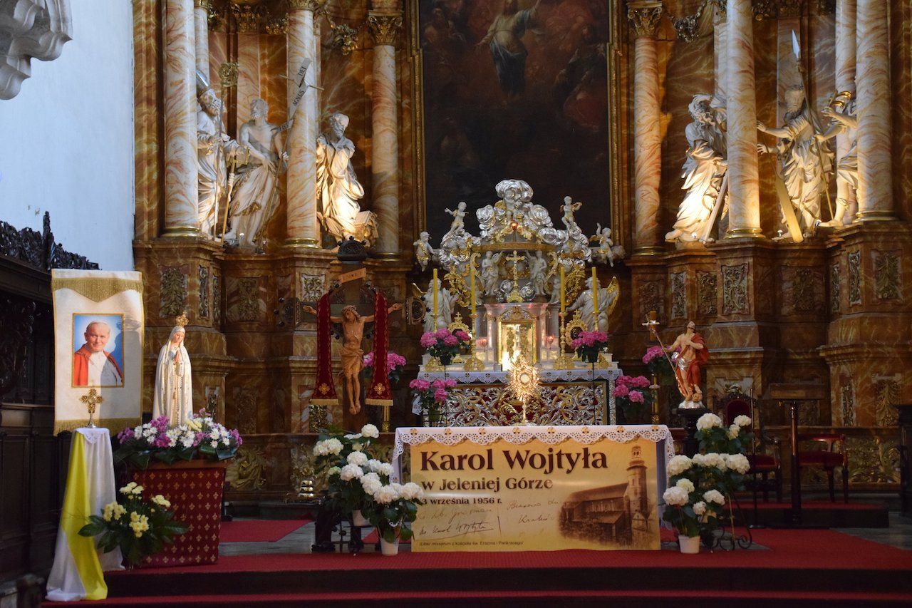 Bazylika jeleniogórska w urodzinowym darze Papieżowi