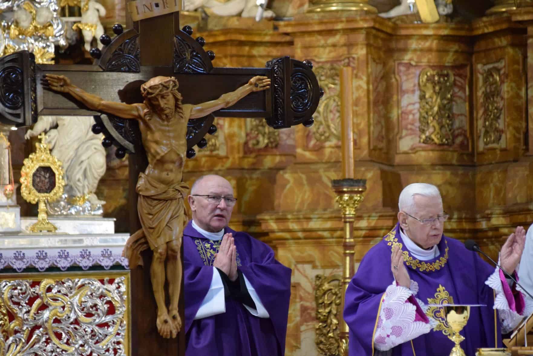 "Modlitwa zranionego Kościoła" w jelniogórskiej bazylice