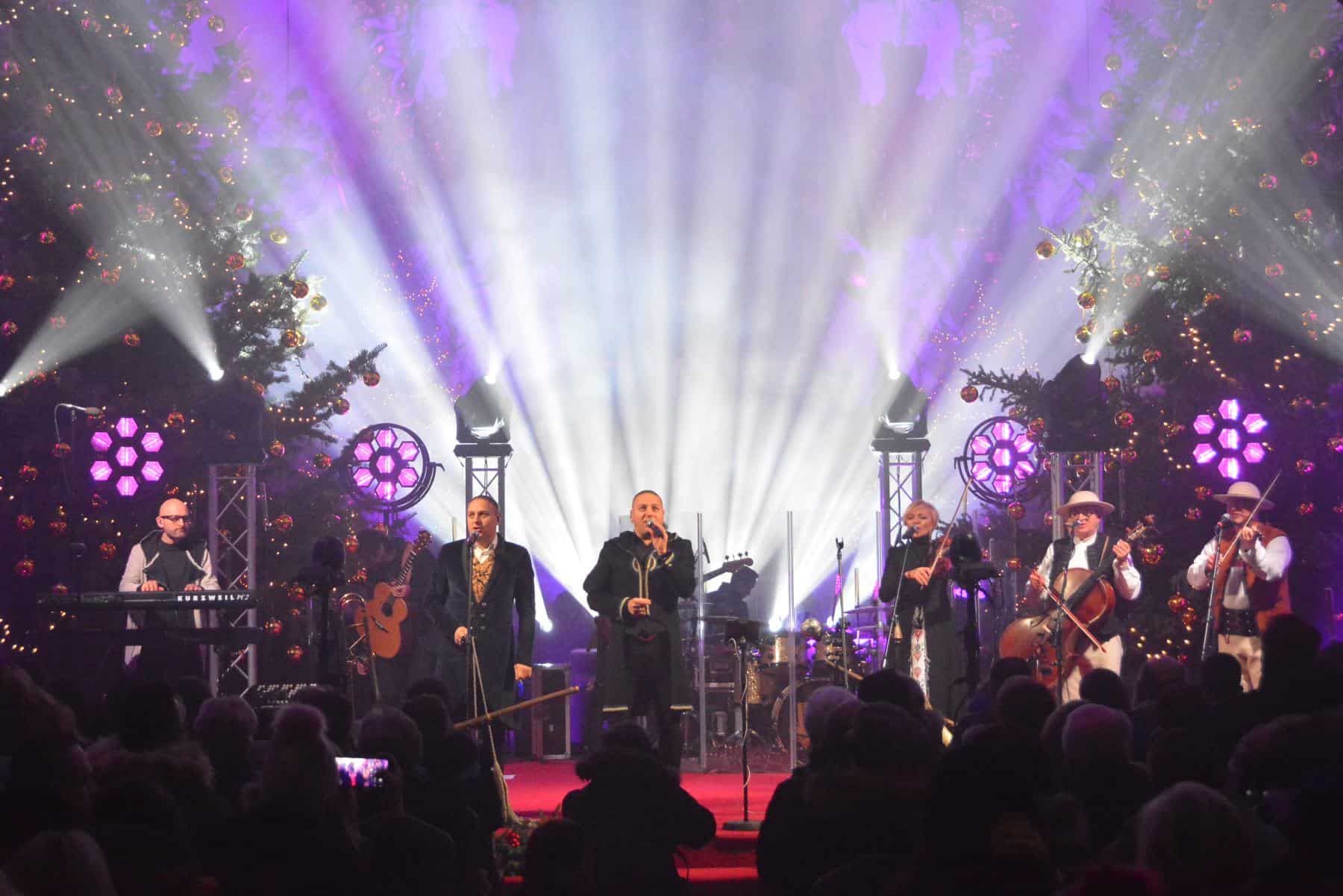 Niezwykły koncert kolęd Golec UOrkiestra w Krzeszowie