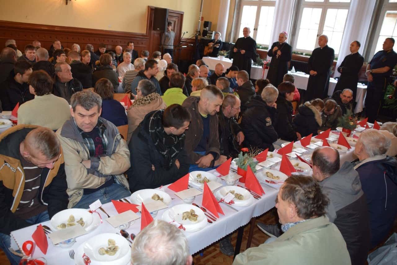 Wigilijny obiad dla potrzebujących w Jeleniej Górze
