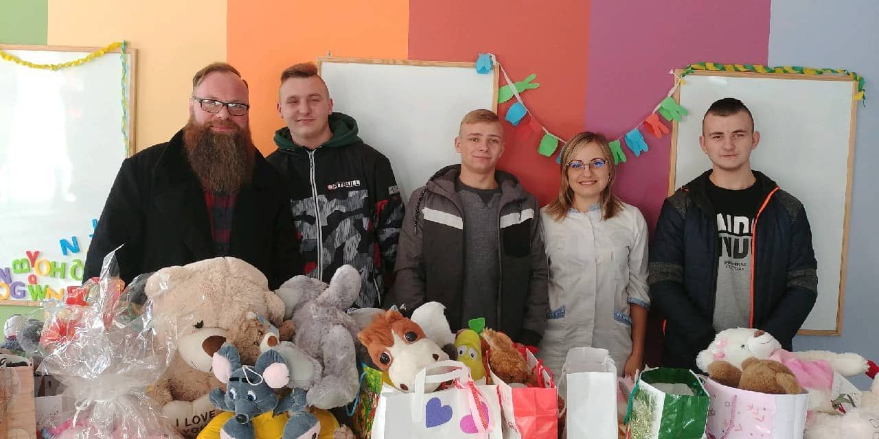 Święty Mikołaj na oddziale dziecięcym lubańskiego szpitala.