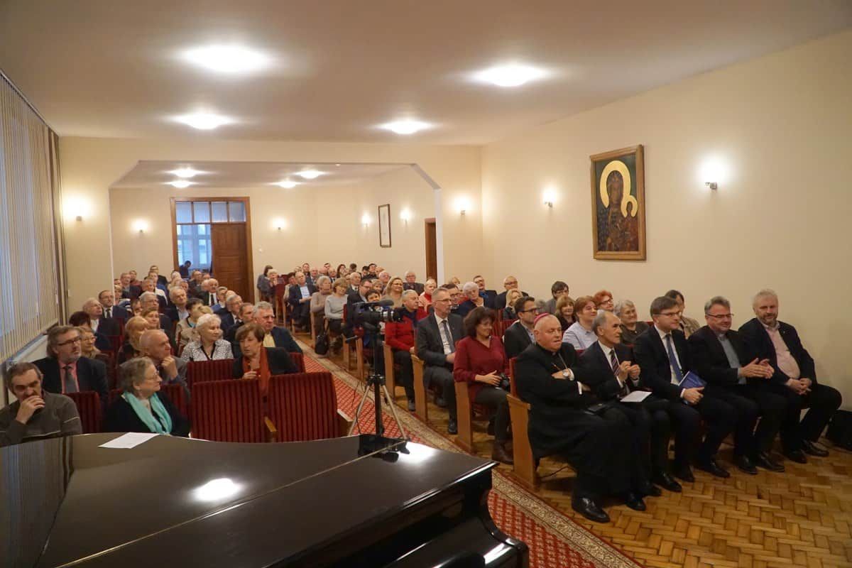 Relacja z konferencji naukowej o świeckich katolikach [AUDIO]