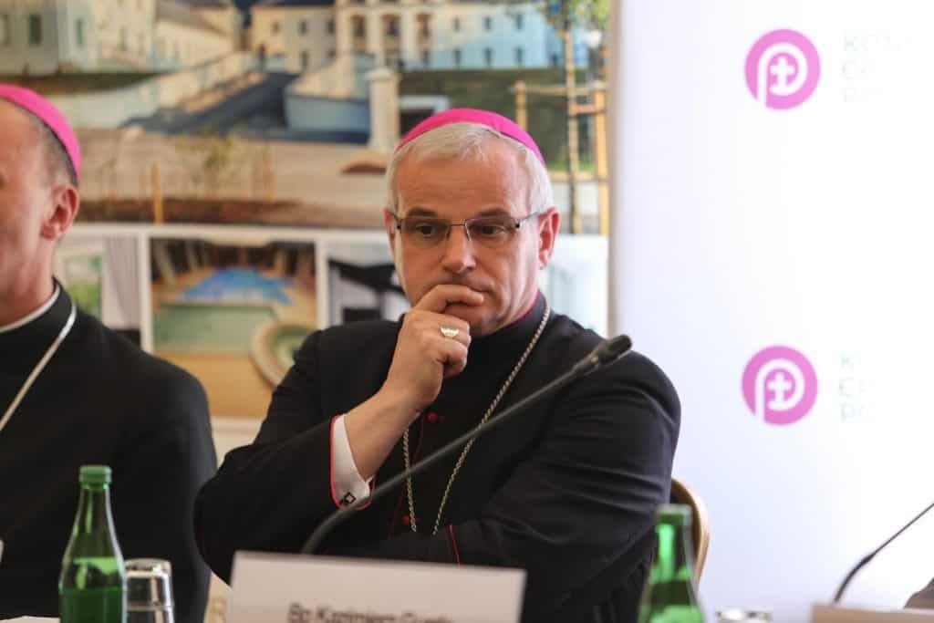 Bp Marek Mendyk o watykańskim dokumencie nt. gender w edukacji
