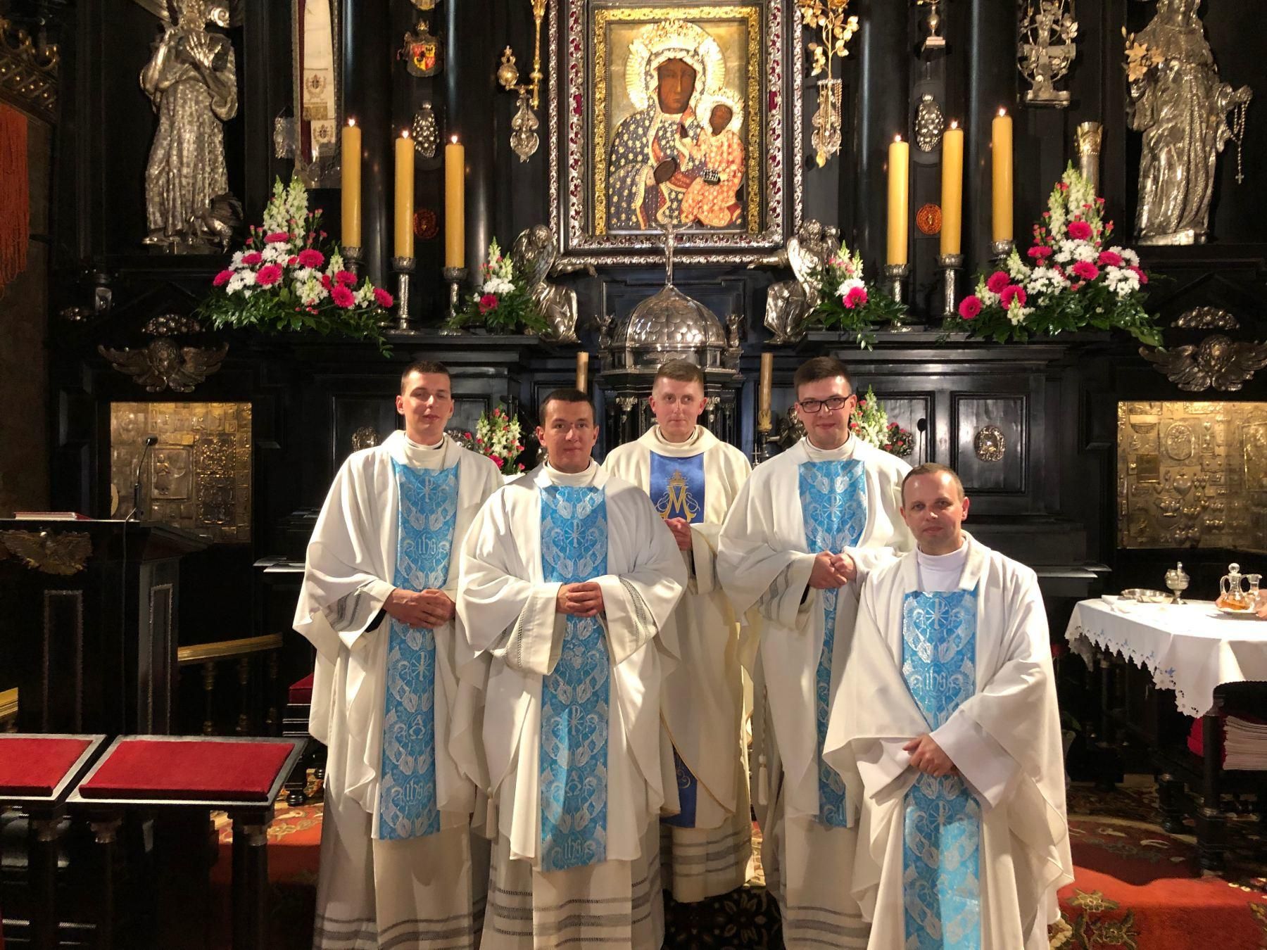 Neoprezbiterzy u Jasnogórskiej Pani