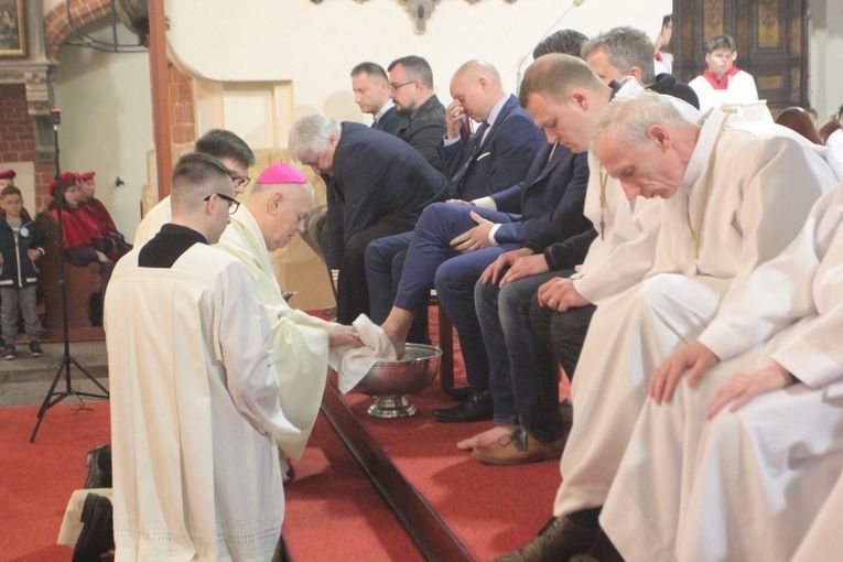 Bp Kiernikowski: To jest moje Ciało za was wydane. Spożywajcie, byście mogli mieć w sobie nowe życie - Msza Wieczerzy Pańskiej