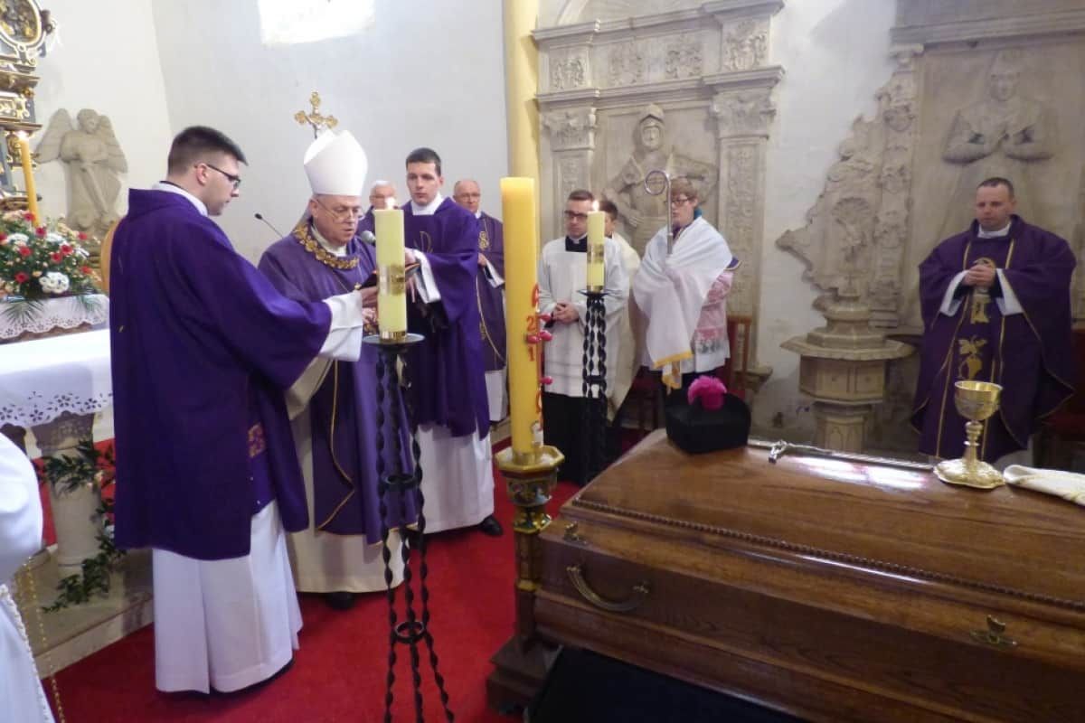 Pogrzeb ks. kan. Marka Mikicionka