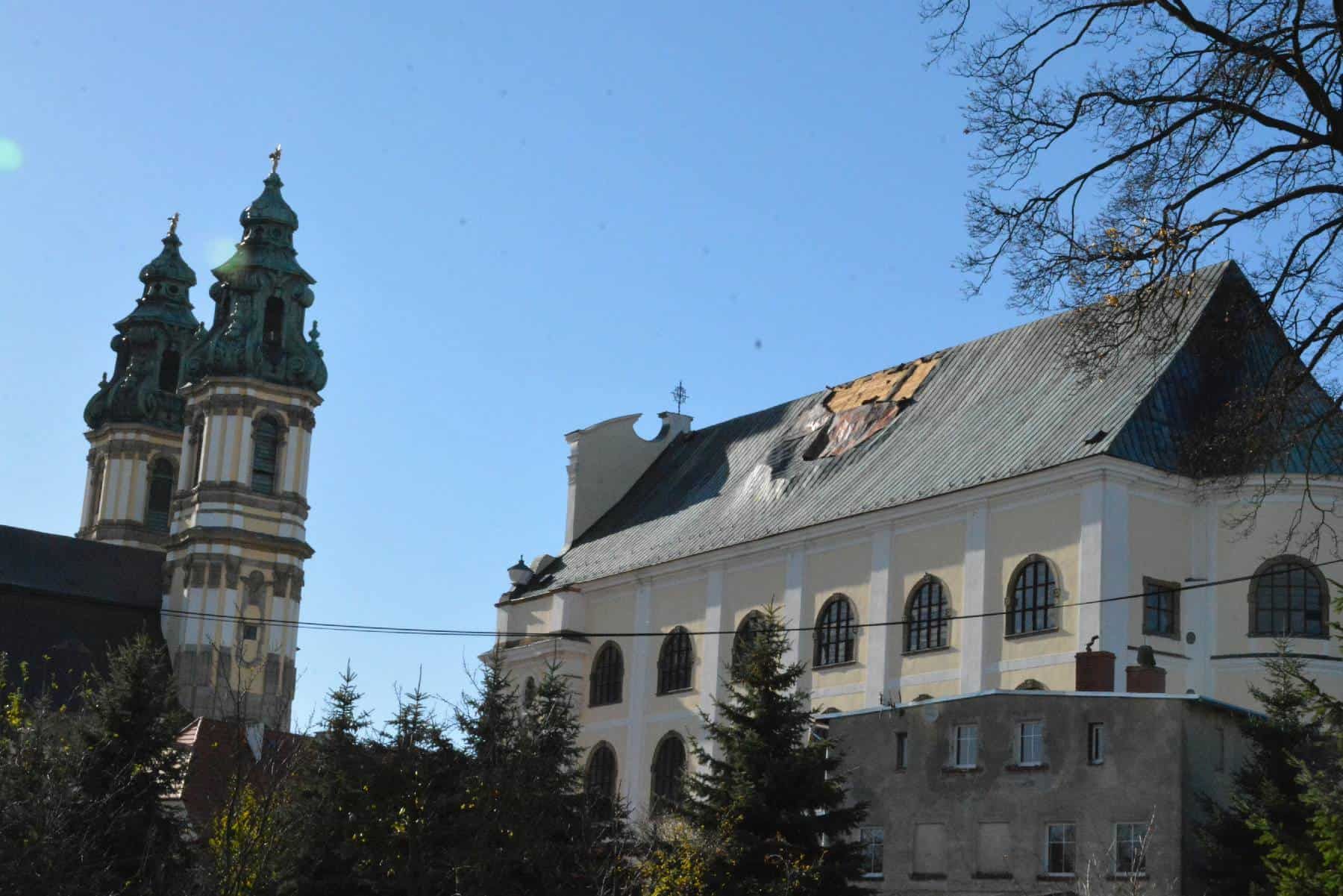 Wichura uszkodziła dach kościoła św. Józefa w Krzeszowie