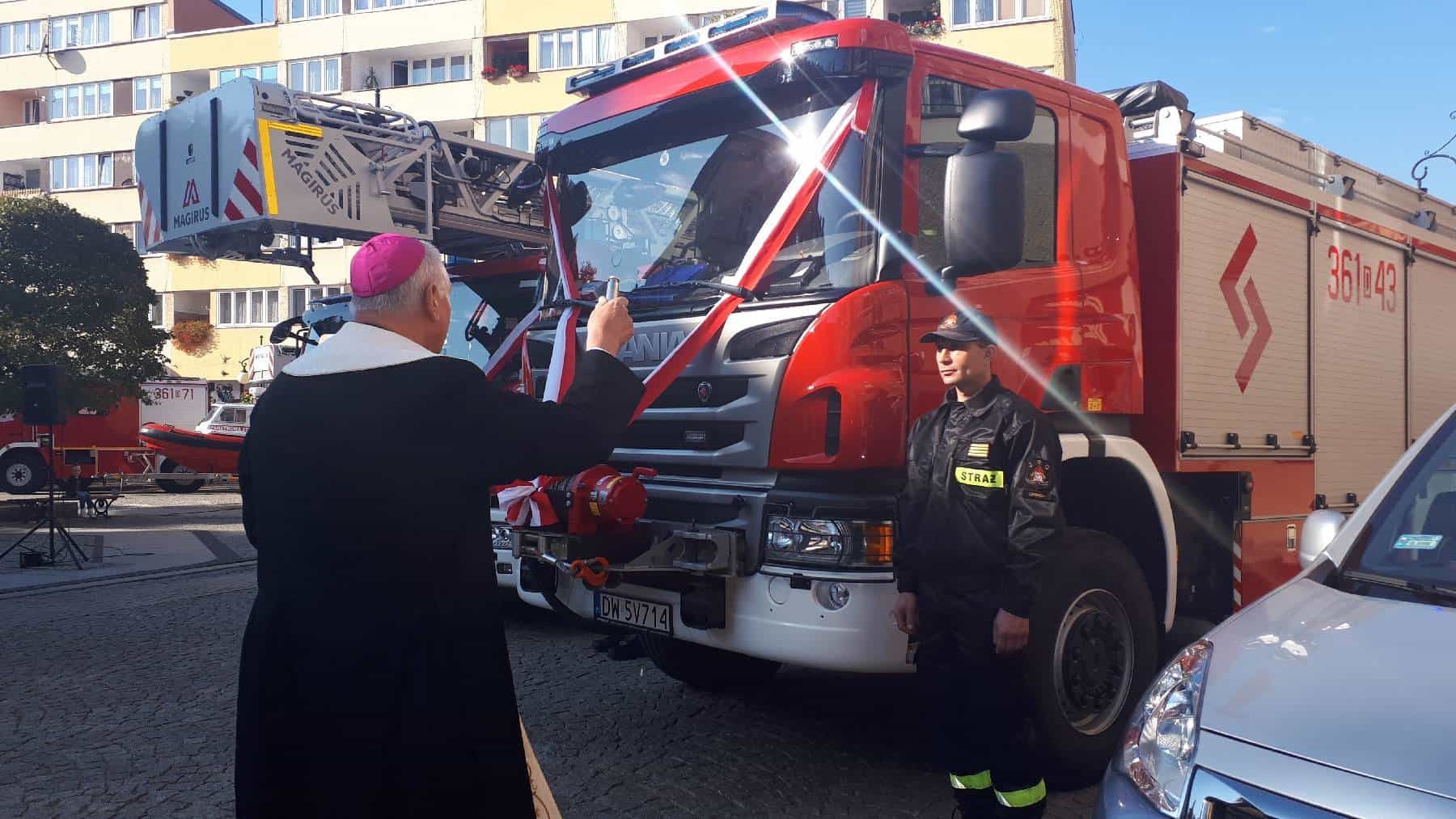 Nowe wozy dla legnickich strażaków