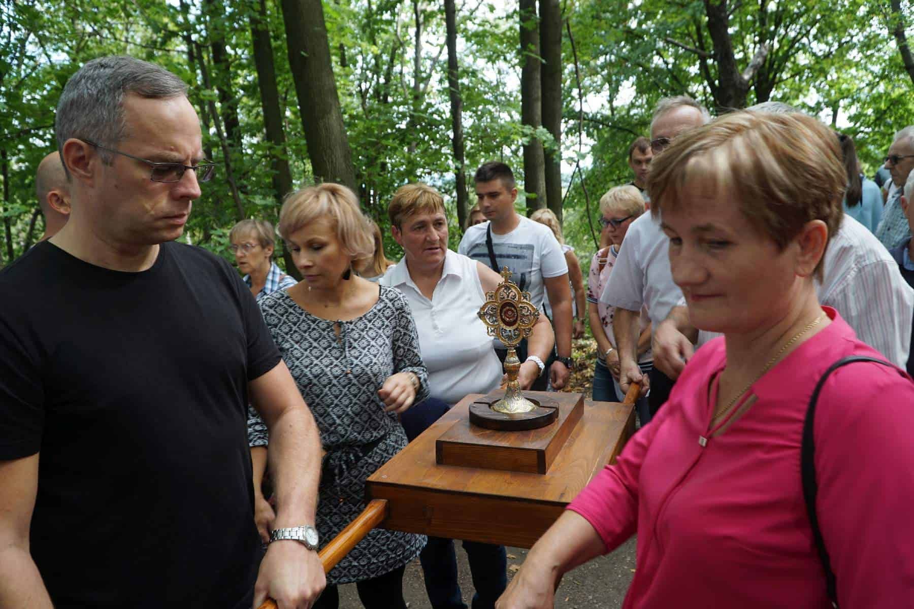 Pielgrzymka na Górzec z darem serca