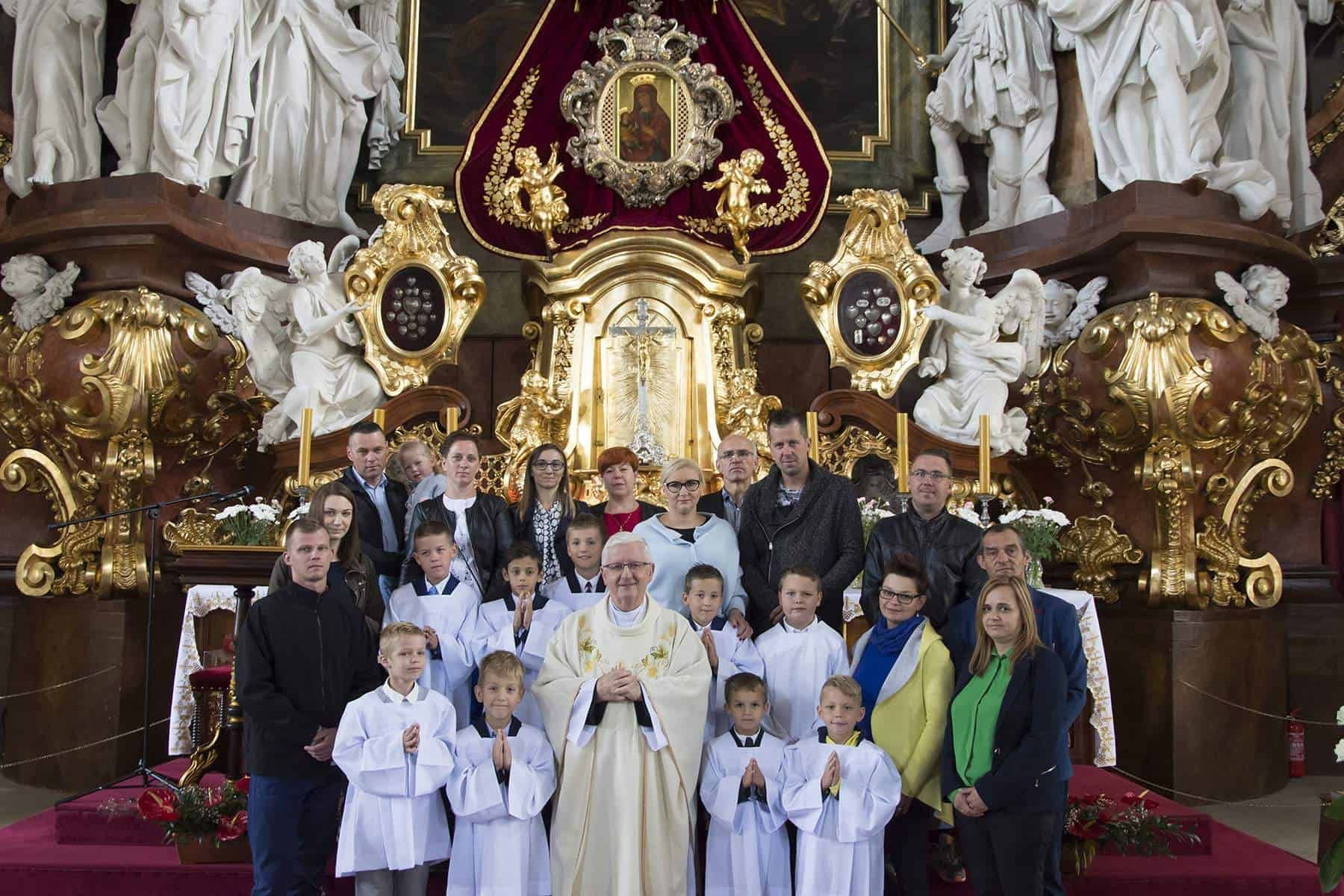 Nowi ministranci w bazylice krzeszowskiej