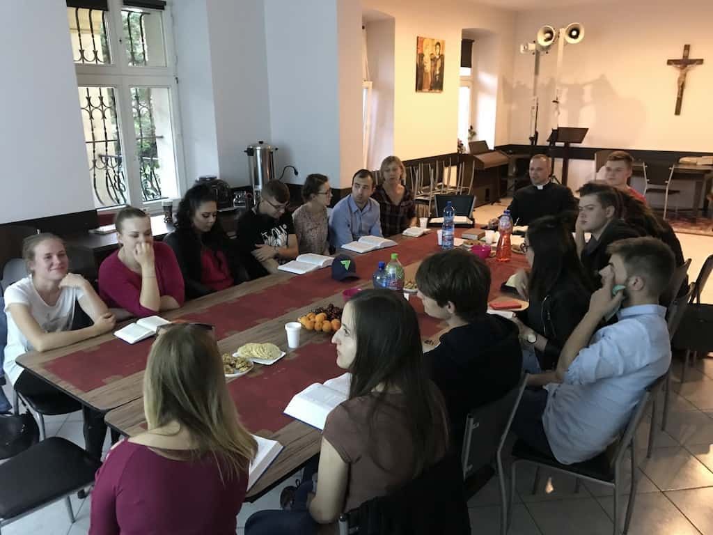 Bóg Starego i Nowego Testamentu. Jeden okrutny, drugi miłosierny?