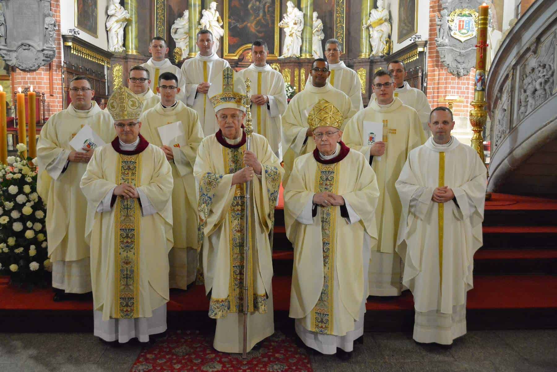 5 neoprezbiterów w Kościele legnickim