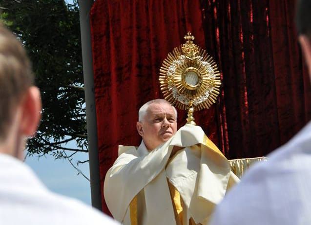 Rozporządzenie Biskupa Legnickiego odnośnie do procesji eucharystycznych w Legnicy  podczas uroczystości Najświętszego Ciała i Krwi Chrystusa