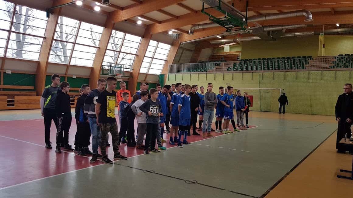 Turniej piłki halowej Służby Liturgicznej w Zawidowie
