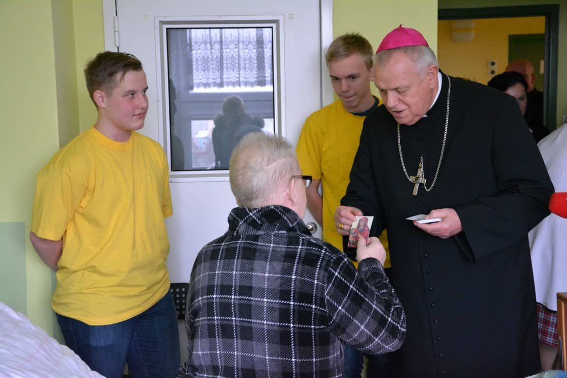 Biskup Legnicki odwiedził Oddział Paliatywny