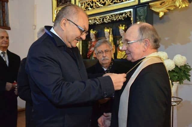 Ks. Misiewicz odznaczony za opiekę nad zabytkami