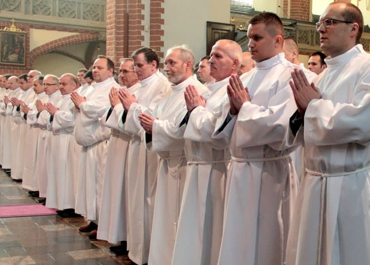 Nabór do studium przygotowawczego do posługi nadzwyczajnych szafarzy Komunii świętej