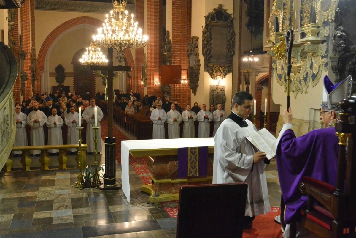 12 kandydatów do diakonatu stałego