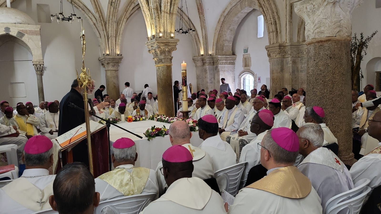 Biskup Andrzej z modlitwą za diecezjan