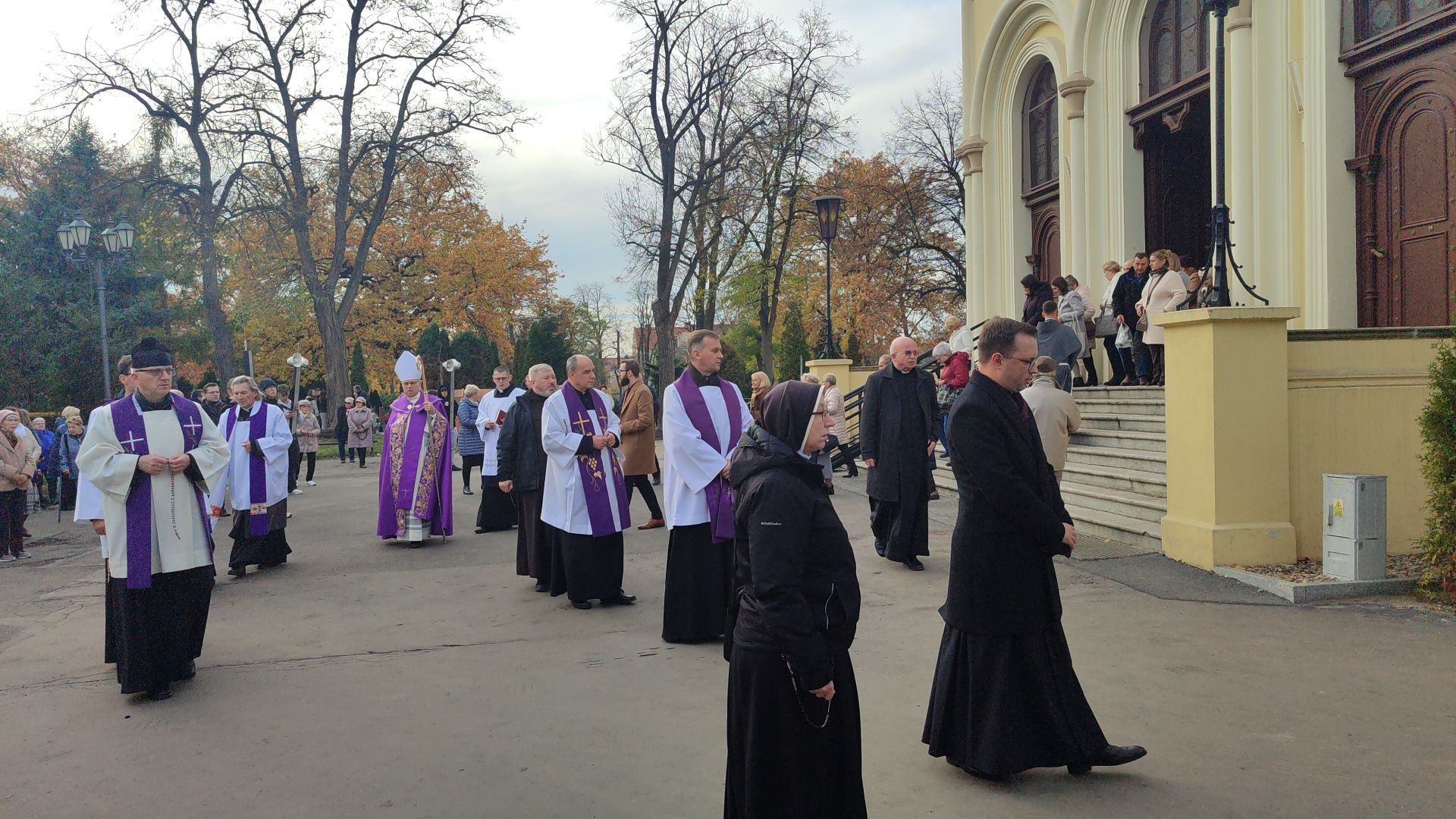 Modlitwa za zmarłych na legnickich cmentarzach
